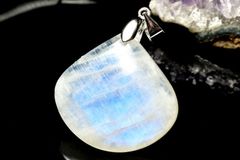 [1 점 물건] AAA ☆ 실버 925 인도산 블룸 몬 스톤 24x26mm 드롭 펜던트 톱 파워 스톤 천연석 _PD78