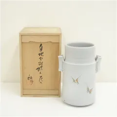 加藤釥造　白地金彩蝶文花入（共箱）  花入れ 茶道 茶道具 花瓶 花器 おしゃれ フラワーベース 道具 茶室 華道 華道具 インテリア hnir