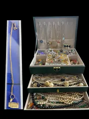 【中古】遺品整理 生前整理 アクセサリーまとめ売り ネックレス  イヤリング ブレスレット  ネクタイピン    ブローチ    NA26C(T)1