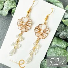 新作【524】フラワー キャンディ 白 ホワイト 春 ハンドメイド ピアス イヤリング 揺れる キラキラ 華奢 大人可愛い 入学式 入園式 卒業式 卒園式 マーガレット ヒナギク 雛菊 デイジー ステンドグラス風 昭和レトロ