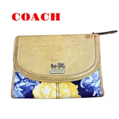 コーチ　折りたたみ財布　3つ折り財布　花柄