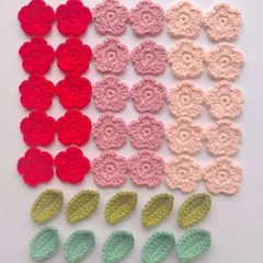 かぎ針編みパーツ お花と葉っぱのモチーフ 40個セット 赤・ピンク