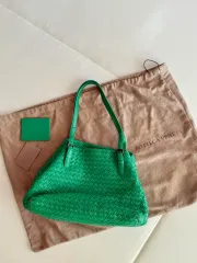ボッテガ・ヴェネタ イントレチャート ショルダー HOBO BAG