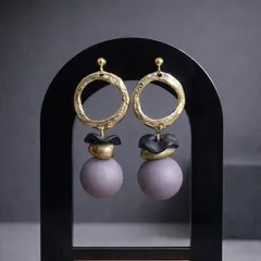 [5]【ピアス】くすみパープルグレー×ゴールド 大ぶり 揺れるピアス 上品 ヴィンテージ風