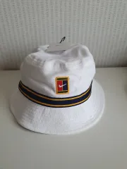 ナイキ コート バケットハット 白