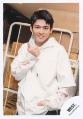 【中古】生写真(STARTO) WEST./小瀧望/上半身/「WEST. LIVE TOUR 2025 A.H.O. -Audio Hang Out-」グッズオフショット/公式生写真