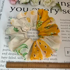 ハンドメイドシュシュ☆オフホワイト、黄フルーツ&花柄