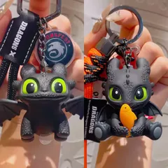 海外公式❣️2個セット❣️ヒックとドラゴン トゥース ナイトフューリー  羽パタパタver＆おすわりver キーホルダー目が光る！ライト機能付き！のサムネイル