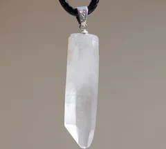 水晶ポイント  ペンダントトップ  天然石 レザー調紐付き   ハンドメイド