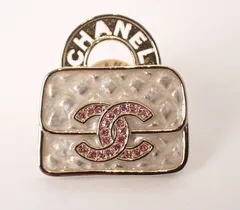 Chanel(シャネル) ココマーク バッグモチーフ ブローチ CCマーク ピンクダイヤ カフス ホワイト×メタル レディース
