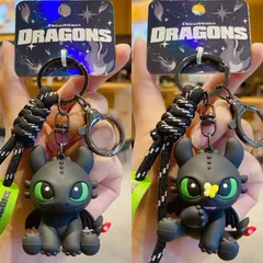 海外公式❣️ 2個セット❣️ヒックとドラゴン ナイトフューリー トゥース おすわりver＆蝶々ver キーホルダー ストラップ 1.3