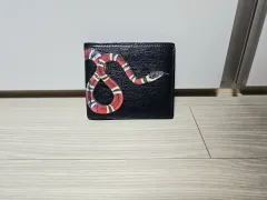 グッチ 正規品 キングスネーク 二つ折り財布 出品