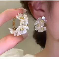 【早い者勝ち！残りわずか！】★YouTubeに詳細動画有り★桜ピアスフープピアス　桜　さくら　韓国アクセサリー　白　リアル　和服　浴衣　卒業式　入学式　お花見　誕生日　プレゼント