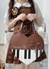 ハート型 ピアノ 鍵盤 バッグ ショルダー トート リュック 3WAY リボン チャーム付き ロリータ ゴスロリ 量産型 地雷系 かわいい 個性的 音楽 モチーフ レディース 学生 通学 推し活 コーデ ブラウン ブラック 韓国風 肩掛け 世界観