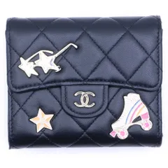 CHANEL (シャネル) クラシック スモールウォレット 三つ折り財布 チャーム ブラック ラムスキン ゴールド金具 AP0231