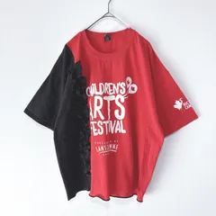 古着リメイクTシャツ　ブラック×レッド　フロントフリル　ギャザーフリル　ロゴプリント　アシンメトリー　袖口ロゴ　バイカラー　黒　赤