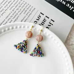 マルチカラー さんかく つぶつぶ ピンク ビーズ刺繍 ピアス