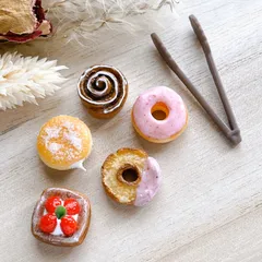 ミニチュアパンセット いちごドーナツ シナモンロール デニッシュ フェイクフード 樹脂粘土 ドールハウス ミニチュアフード　⑦