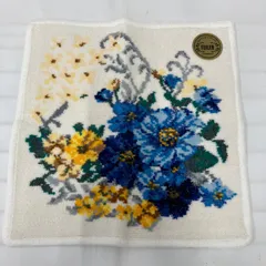 273　美品　FEILER　フェイラー　ハンカチ　 ハンドタオル　デイジーロンド　花柄　 ホワイト×ブルー系　白　青　黃　 シュニール織り　シール付き　レディース