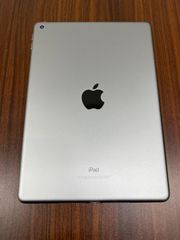 Apple iPad シルバー 第六世代 - メルカリ