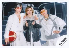 【中古】生写真(STARTO) SixTONES/ジェシー・京本大我・高地優吾/横型・膝上/アルバム「GOLD」MV＆ジャケ写オフショット/公式生写真