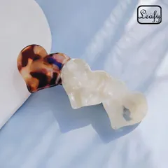 卒業式 入学式 バレッタ ヘアアクセサリー ヘアアクセ 髪留め 髪飾り トリプルハート ハート 3連 べっこう柄 マーブル アイボリー フェミニン 上品 おしゃれ カバー付き 髪に優しい デート 二次会 パーティー 新生活 春コーデ 入園式 卒園式 母の日