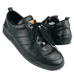 美品★LOUIS VUITTON★ルイヴィトン・メンズ レザー モノグラムデザイン エンボス加工ブランドロゴ ローカット スニーカー (6/25㎝相当) イタリア製 メンズスニーカー カジュアル ブランドシューズ 春靴 ブラック