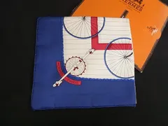 ■新品同様■ HERMES エルメス  LES BECANES【自転車】カレ90 シルク100% スカーフ ストール ショール ブルー系×アイボリー系 FX2529