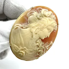 シェルカメオデザイン　ブローチ　ペンダントトップ　縁ゴールド　女性　ヴィンテージ H5.5　W4.2