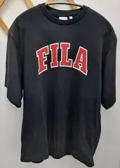 FILA フィラ スタジャン ロゴ オーバーサイズ 黒 半袖 Tシャツ
