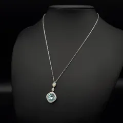 SWAROVSKI スワロフスキー ネックレス ペンダント パヴェ スクエア ブルークリスタル クリアクリスタル ラインストーン シルバーカラー 上品 エレガント フェミニン きらきら ギフト プレゼント 贈り物