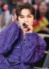 【中古】コレクションカード(男性) 077：SEVENTEEN/バーノン(VERNON)/ライブフォト/「SEVENTEEN EXHIBITION ‘FOLLOW FELLOW’ IN JAPAN」ライブフォトカード