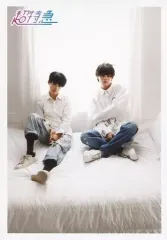 【中古】生写真(男性) 超特急/カイ(小笠原海)・タクヤ(草川拓弥)/全身・衣装白・座り・カイ左手右腕/HMV presents BULLET TRAIN 6th Anniversary Special 『”超”超フェス』生写真 第56弾