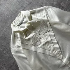 昭和レトロ アイボリー光沢生地 レース刺繍ボウタイ付き タックブラウス 長袖