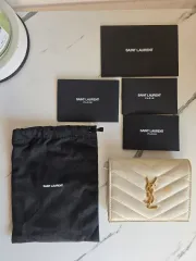 イヴ・サンローラン アイボリー 二つ折り財布