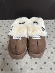 *新品) クレヨンしんちゃんファーシューズ クレヨンしんちゃんスリッパ クレヨンしんちゃんアグシューズ