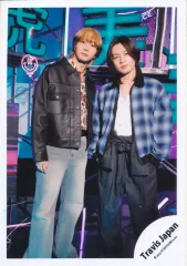 【中古】生写真(STARTO) Travis Japan/中村海人・松田元太/膝上/「Travis Japan Concert Tour 2025 VIIsual」グッズオフショット/公式生写真