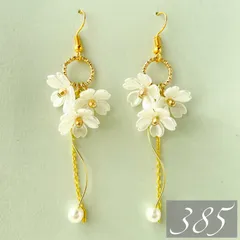 【385】ハンドメイド ピアス イヤリング 春物 桜 フラワー 花びら ホワイト