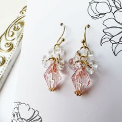 デリカビーズピアス　◎花柄ニットを着た女の子ピアス　２つお団子他 デリカビーズピアス ◎ハート柄ニットを着た女の子ピアス 二つお団子赤