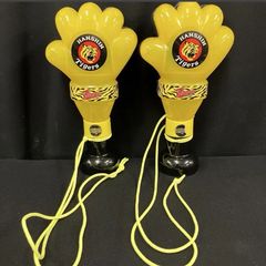 阪神タイガース パチパチハンド イエロー 応援グッズ - メルカリ
