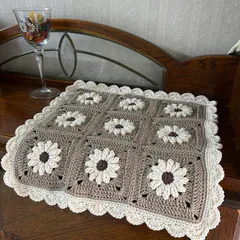 手編み　お花モチーフ  マルチカバー　 かぎ針編み