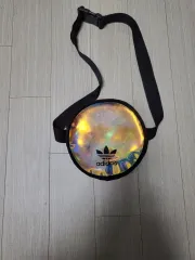 adidas アディダス ラウンド ウェストバッグ ホログラム 状態