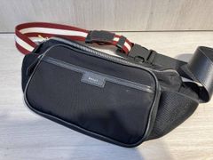 美品】 BALLY ショルダーバッグ カメラバッグ メタルロゴ ブラック