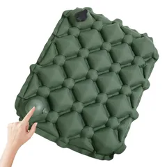 【ポンプ内蔵・衛生的】 エア座布団 アウトドア クッション 折りたたみ 1人用 厚手 軽量 コンパクト エアー クッション 携帯 お尻が痛くならない 飛行機 夜行バス キャンプ 野球観戦 花火大会 収納袋付き (オリーブグリーン)