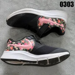 ナイキ 黒 花柄 スニーカー 女の子用