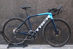 TREK Emonda SL5 50 ヘルメット ライトなど付属 - メルカリ