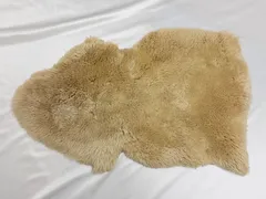 ムートンラグ ベージュ 約80×45cm リアルシープスキン　ふわふわ　北欧風　■