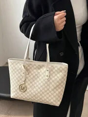 バッグ レディース ショルダーバッグ ファッショナブルなジッパー付きトートバッグ 大容量 全身プリントデザイン レター柄装飾 2WAY ワーク/通勤/通学に最適 ティーンガールズ/女子大生/オフィスレディー向け