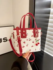 バッグ レディース ハンドルバッグ ファッショナブルなミニチェリー プリントPUファスナー式 レディースハンドバッグ、ショルダーバッグ、クロスボディバッグ、ミニバケットバッグ、クリスマスギフト、傷つきにくいPU素材