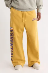 フィアオブゴッド メンズ ボトムス カジュアルパンツ スウェットパンツ Fear of God Essentials Lakers Lounge Fit Sweatpants Canyon
